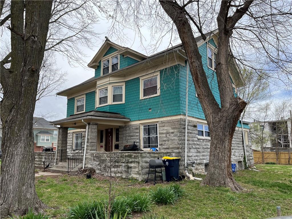 Holmes St, Kansas City, MO 64109