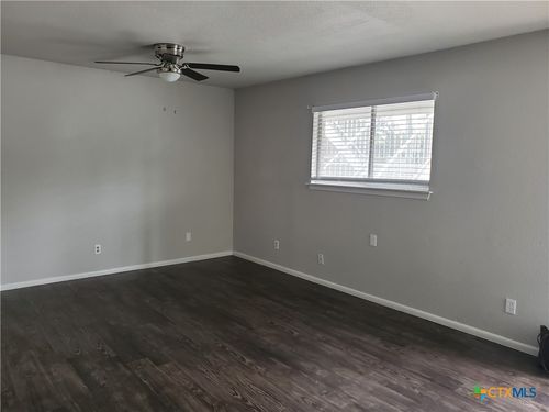 apt-2-300 N Milam St, Seguin, TX, 78155-5555 | Card Image