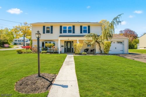 11 Briar Hills Cir, Springfield, NJ, 07081-3449 | Card Image