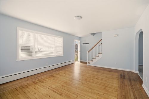 92 Brackett Ave, Tiverton, RI, 02878-1807 | Card Image
