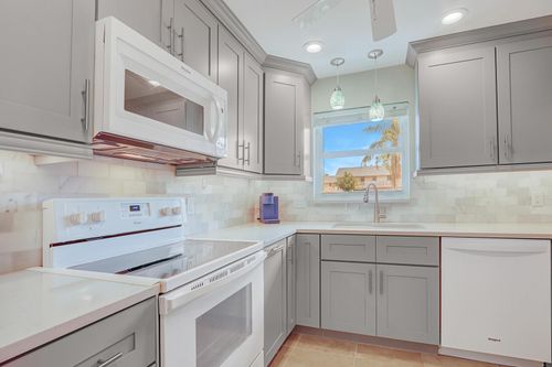 1-2-18081 Se Country Club Drive, Jupiter, FL, 33469 | Card Image