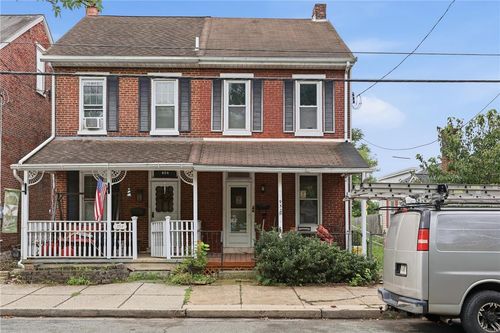 952 Queen St, Pottstown, PA, 19464-6018 | Card Image