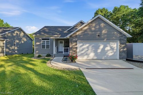 682 Grand Valley Dr, Howard, OH, 43028-9007 | Card Image