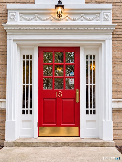 1-18 Robin Rd, West Hartford, CT, 06119-1228 | Card Image