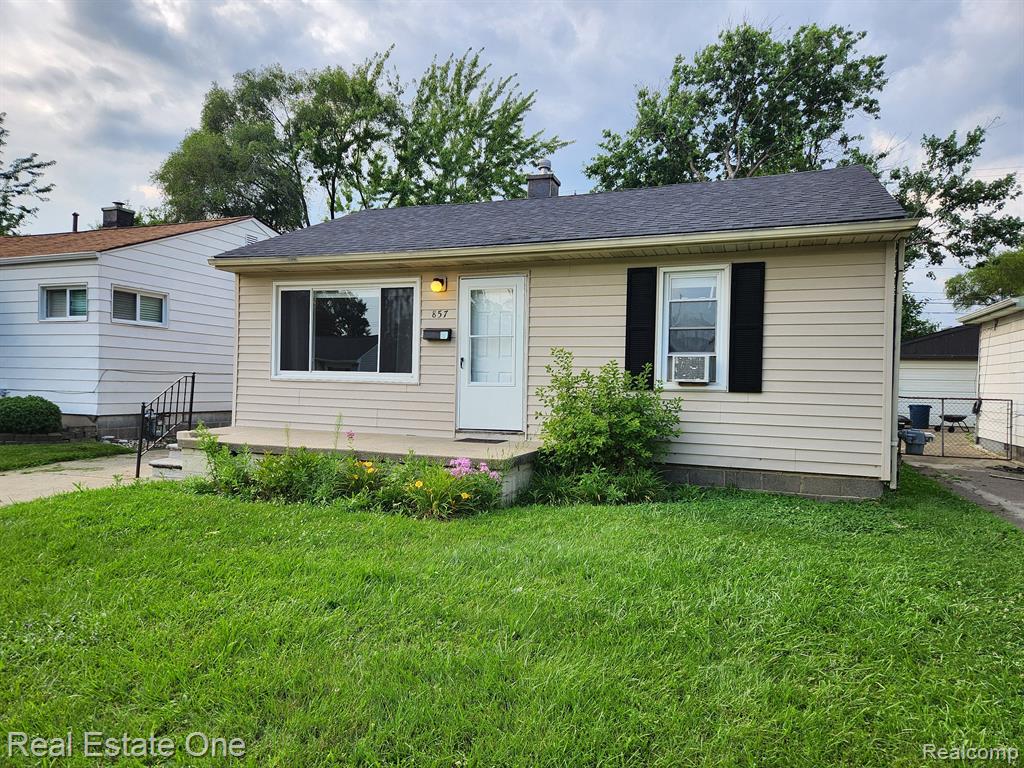Barrett Ave, Madison Heights, MI 48071