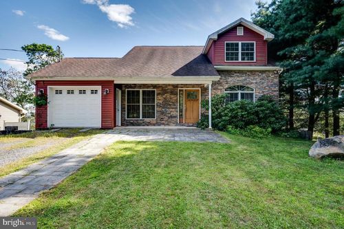 220 California Ave, SHENANDOAH, PA, 17976-1211 | Card Image