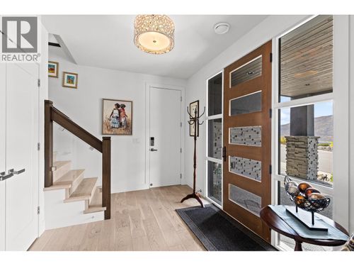 3643 Wild Rose Rd, Kelowna, BC, V1V3G2 | Card Image