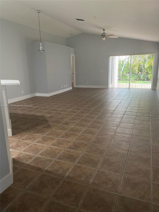 4432 - 4432 Dogwood Cir, House other with 3 bedrooms, 2 bathrooms and null parking in Weston FL | Image 5