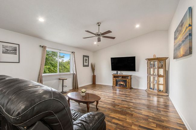 207 Station Hill St, House other with 3 bedrooms, 2 bathrooms and null parking in Galesburg MI | Image 4