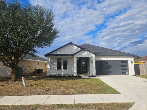 2413 Blue Sky Ln, Lockhart, TX, 78644-4645 | Card Image