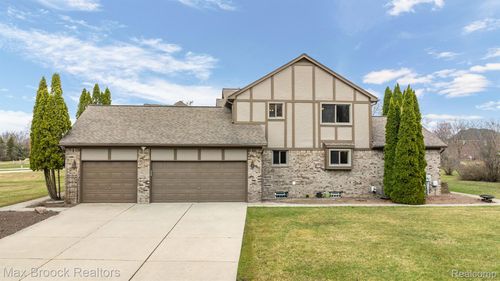 4070 Greenbriar Ct, Rochester, MI, 48306-4608 | Card Image