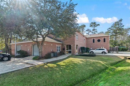 633 Village Lane N Lane, Mandeville, LA, 70471 | Card Image