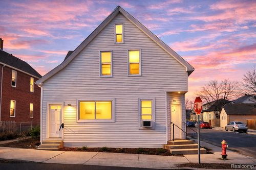 2433 Pulaski St, Hamtramck, MI, 48212-2993 | Card Image