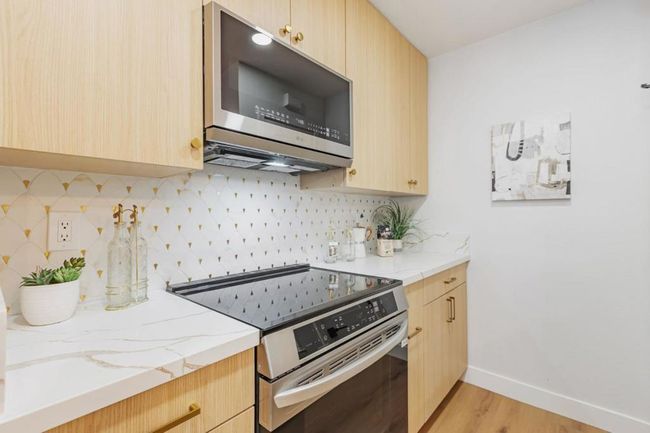 APT-3 - 832 Gilchrist Dr, Townhouse with 2 bedrooms, 1 bathrooms and 2 parking in San Jose CA | Image 6