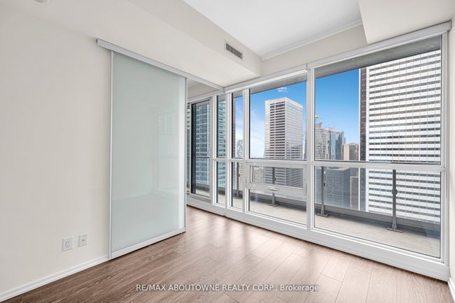 5210 - 70 Temperance St, Condo with 1 bedrooms, 1 bathrooms and null parking in Toronto ON | Image 22