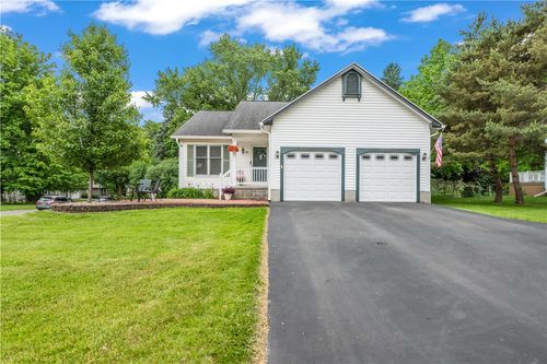 31 Cheshire Ln, Gates, NY, 14624-2959 | Card Image