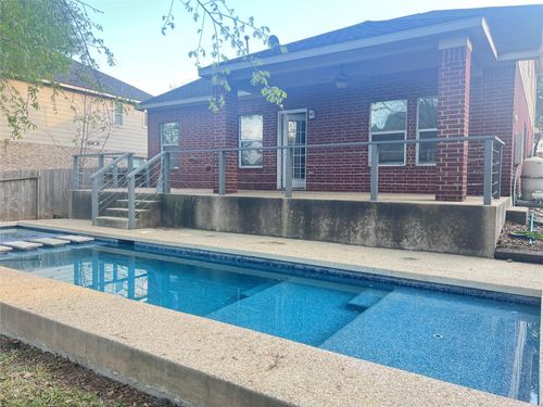 107 W Spindle Tree Cir, The Woodlands, TX, 77382-1840 | Card Image