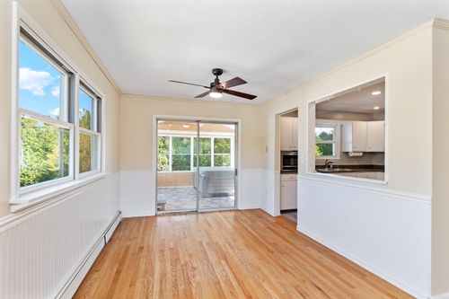 37 Mountain View Blvd, South Burlington, VT, 05403-5827 | Card Image