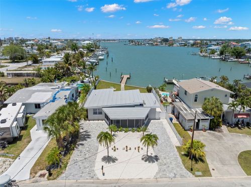 708 Sunset Cv, MADEIRA BEACH, FL, 33708-2385 | Card Image