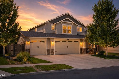 60865 Se Sweet Pea Dr, Bend, OR, 97702-8824 | Card Image