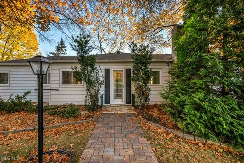 5951 Rockport Ln, Fairview Park, OH, 44126-3210 | Card Image