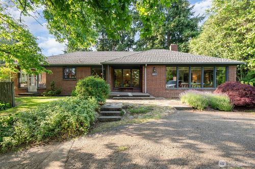 726 N 137th St, Seattle, WA, 98133-7417 | Card Image