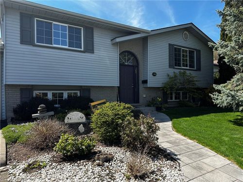 18 Ross St, Waterford, ON, N0E1Y0 | Card Image