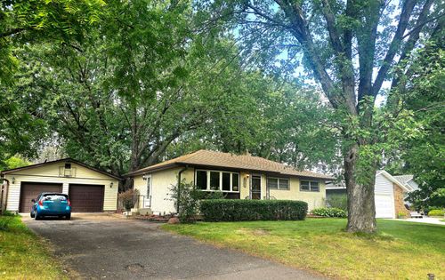 755 Meyer St N, Maplewood, MN, 55119-3830 | Card Image