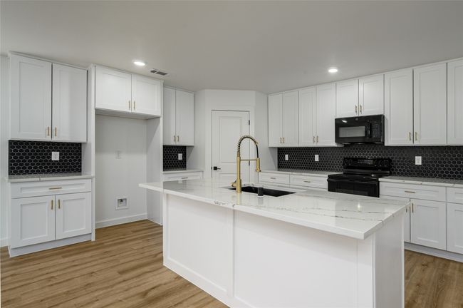 309 E Shepherd St, House other with 4 bedrooms, 3 bathrooms and null parking in Denison TX | Image 12
