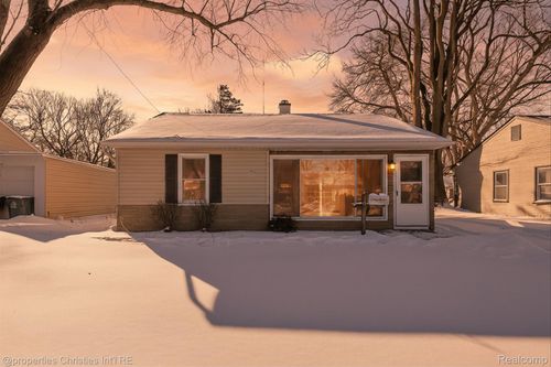 10111 Troy St, Oak Park, MI, 48237-3935 | Card Image