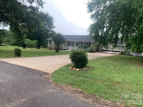 189 Valet Ct, Forest City, NC, 28043-8240 | Card Image