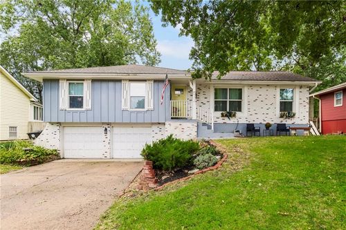 511 Sunset Ln, Belton, MO, 64012-1836 | Card Image