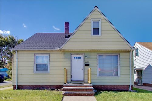 3958 W 130th St, Cleveland, OH, 44111-5104 | Card Image