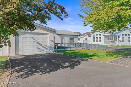 103 Lenseigne Pl, Moxee, WA, 98936-9393 | Card Image