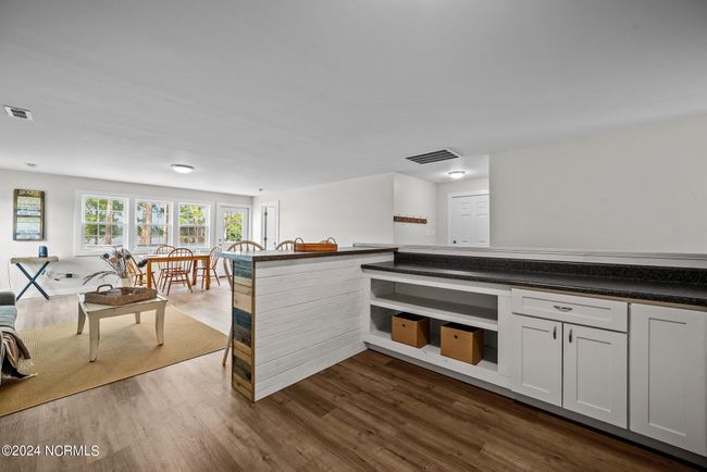 Open for easy entertaining of guests or quick meal prep! | Image 33