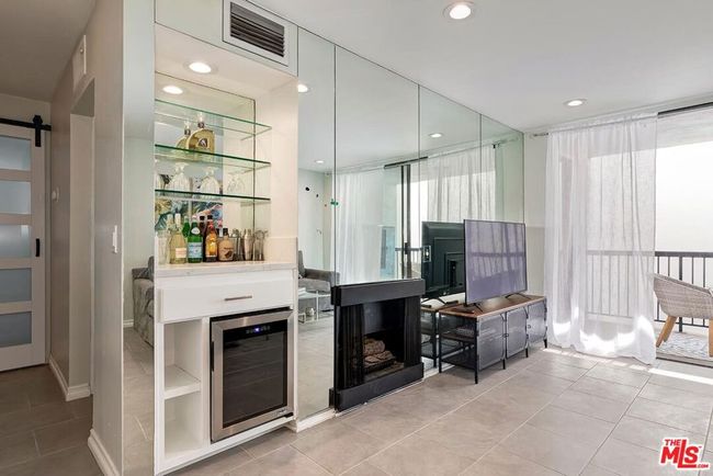 APT-418 - 906 N Doheny Dr, Condo with 1 bedrooms, 1 bathrooms and 1 parking in West Hollywood CA | Image 7