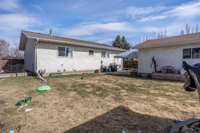 7107 43 Avenue, Home with 4 bedrooms, 2 bathrooms and 2 parking in Camrose AB | Image 26