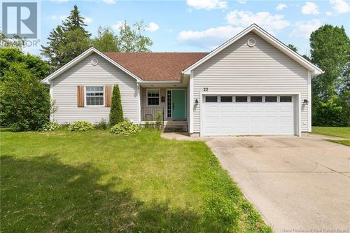 22 Trainor Crt, Fredericton, NB, E3B7J7 | Card Image