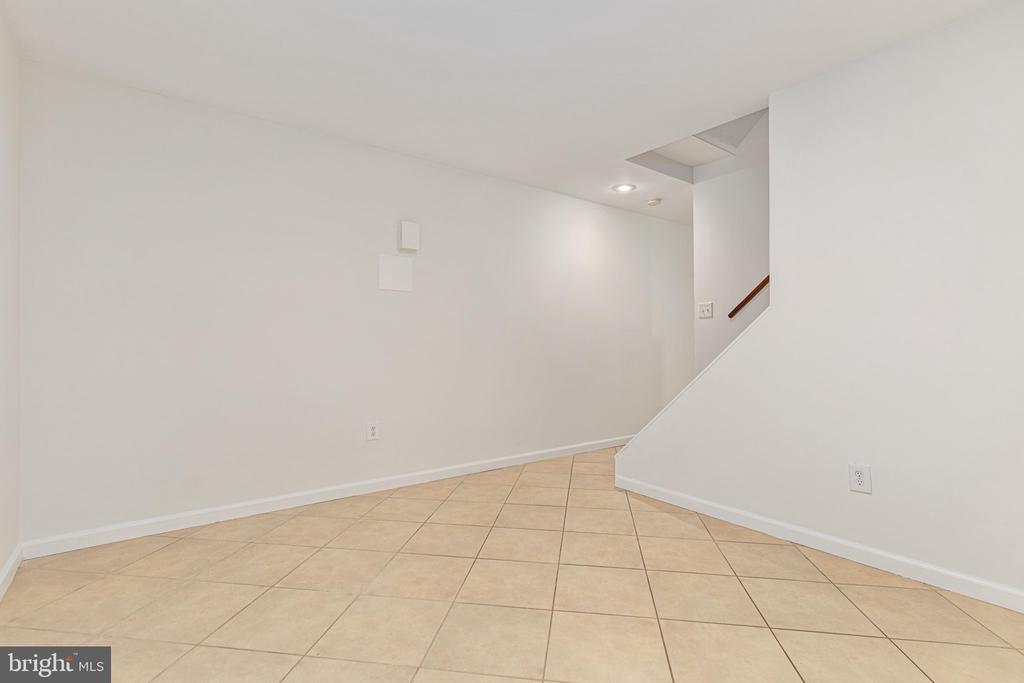Residential in WOODBRIDGE 3