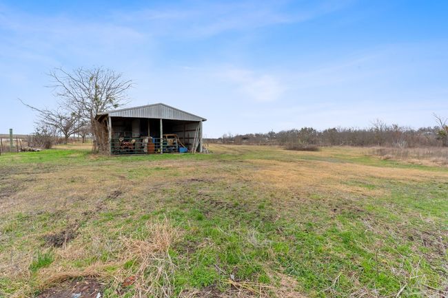 20601 Cameron Rd, House other with 3 bedrooms, 2 bathrooms and 4 parking in Coupland TX | Image 28