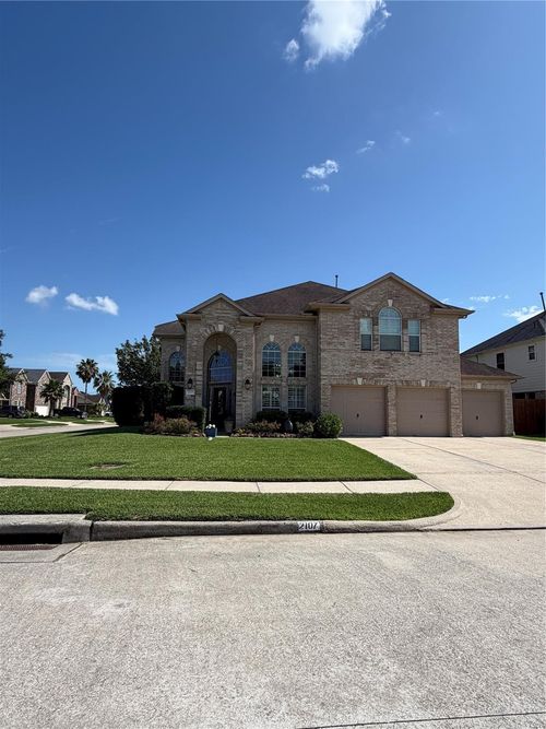 2107 N Silverthorn, League City, TX, 77565 | Card Image