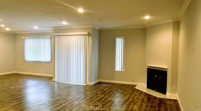 2468 Montrose Ave, Condo with 3 bedrooms, 3 bathrooms and 2 parking in Montrose CA | Image 4