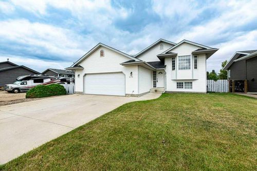 6214 39 Avenue Close, Stettler, AB, T4K1G1 | Card Image