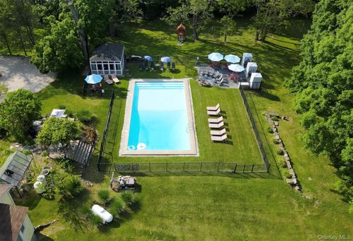 18 Stagecoach Ln, Amenia, NY, 12501-5637 | Card Image