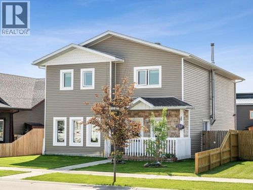 129 Sybil Cir, Whitehorse, YT, Y1A0R7 | Card Image