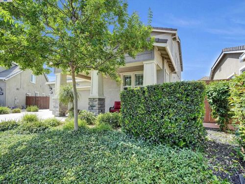 582 Pasture Ave, Lathrop, CA, 95330 | Card Image