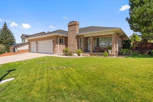 253 S Sunset Pointe Dr, Cedar City, UT, 84720-1811 | Card Image