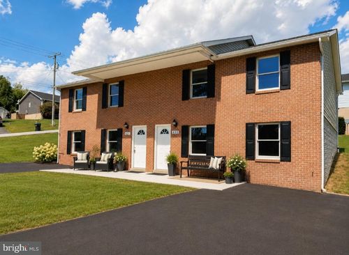 623 Thompson St, STRASBURG, VA, 22657-2332 | Card Image