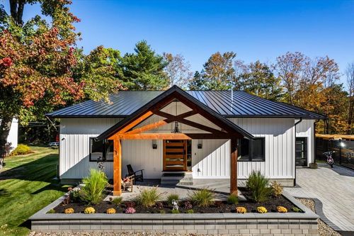 47 E Union St, Goffstown, NH, 03045-1807 | Card Image