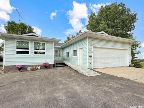 319 Finley Ave, Cut Knife, SK, S0M0N0 | Card Image